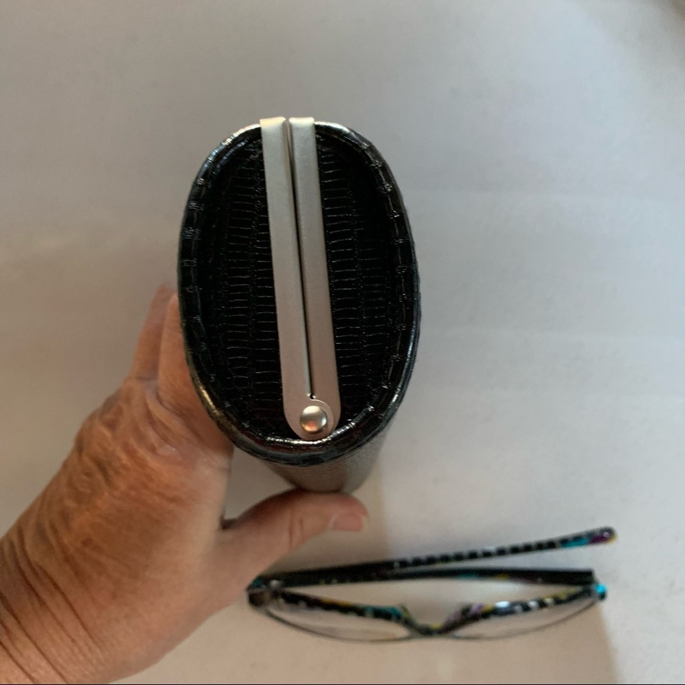 Black Textured Glasses Case. - Picture 5 of 10